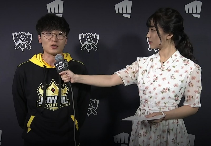 로열 유스의 원거리 딜러 '파일럿' 나우형(왼쪽, 사진=생중계 화면 캡처).