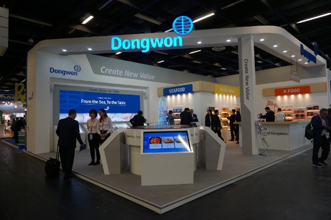 세계 최대 규모의 식품 박람회 '아누가'에 설치된 동원그룹 단독 부스의 모습