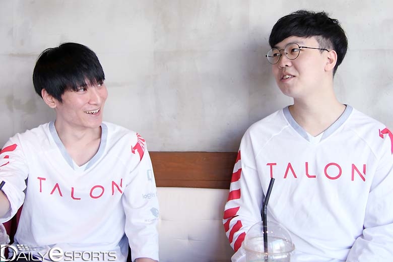 탈론 e스포츠의 '배쉬풀' 강보현(왼쪽)과 '고고라' 이지윤.