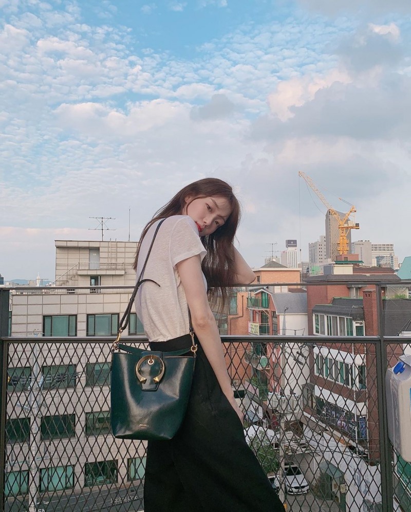 이성경사진=인스타그램캡처