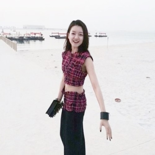 이게 실제라고...고아성, 여리여리 가느다란 허리라인