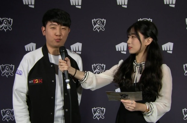 방송 인터뷰에 임하고 있는 SK텔레콤 T1의 톱 라이너 '칸' 김동하(사진=생중계 화면 캡처).