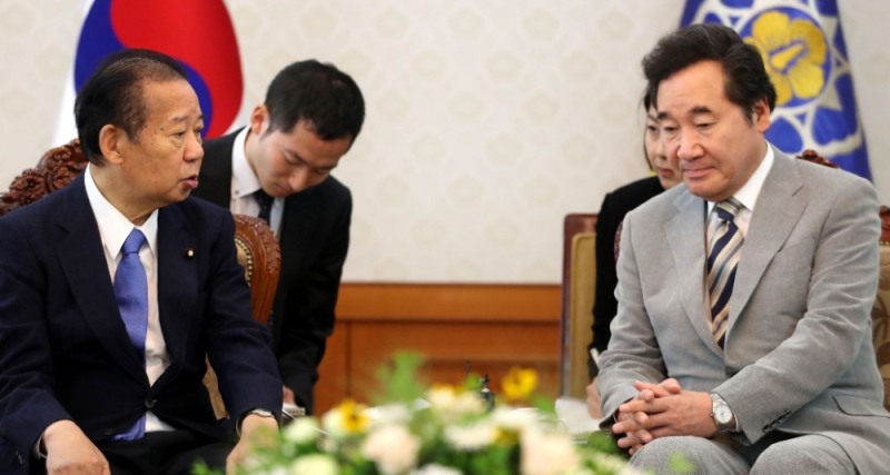 이낙연 국무총리가 지난해 8월2일 오후 서울 세종로 정부서울청사에서 니카이 토시히로 일본 자민당 간사장과 면담을 하고 있다