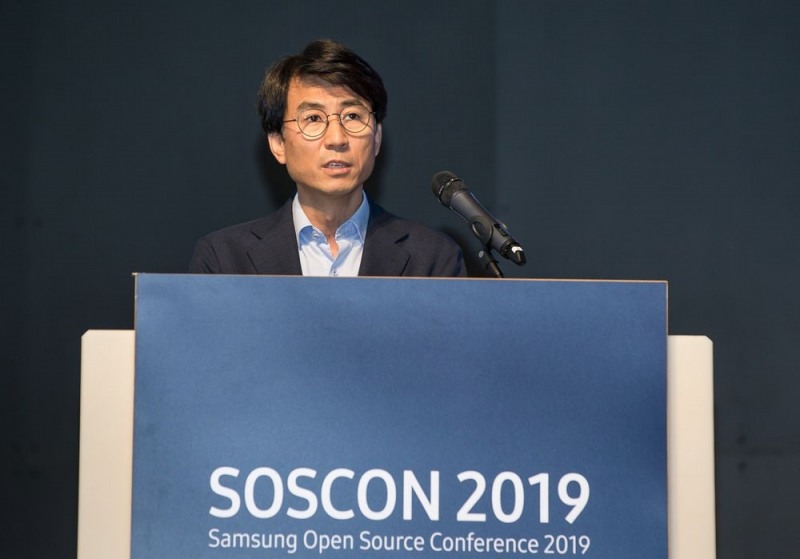 16일 삼성전자 서울 R&D 캠퍼스에서 열린 '삼성 오픈소스 콘퍼런스'에서 삼성리서치 조승환 부사장이 환영사를 하고 있다.