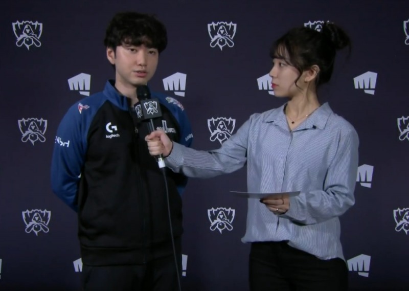 담원 게이밍의 원거리 딜러 '뉴클리어' 신정현(왼쪽, 사진=생중계 화면 캡처).