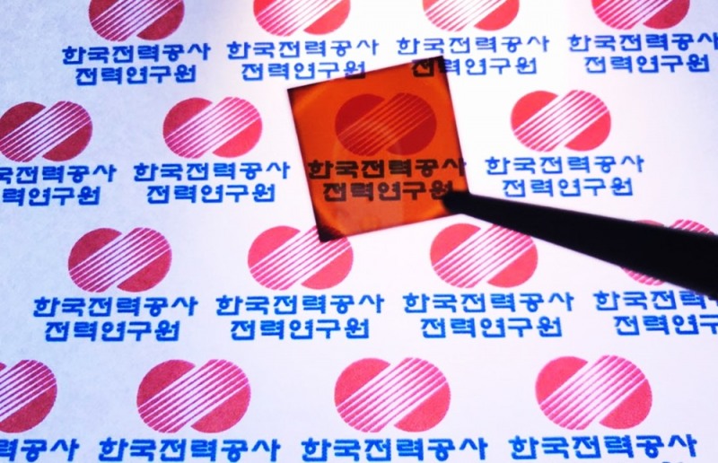 한전, 세계 최고 효율 페로브스카이트 평판형 태양전지 개발