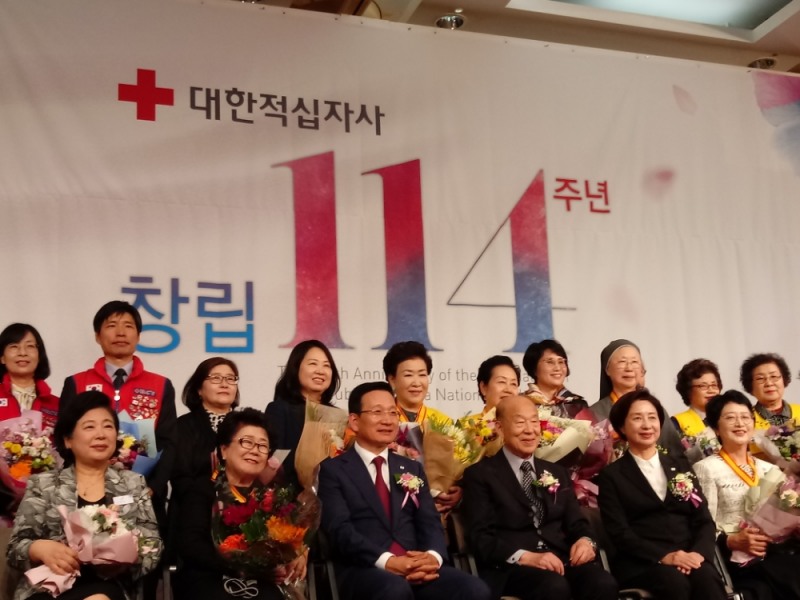 삼성전자 수원사회봉사단, 적십자 회원유공장 최고명예대장 수상