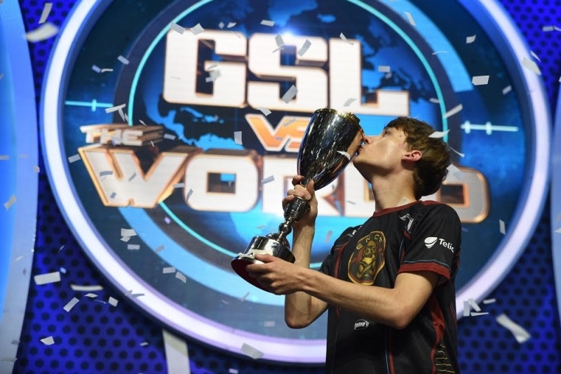 GSL vs 더 월드 2018에서 우승할 때의 'Serral' 주나 소탈라(사진=아프리카TV 제공).