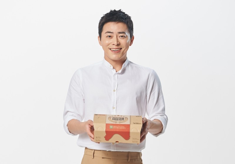 자담치킨, 새 광고 모델로 톱스타 조정석 선정