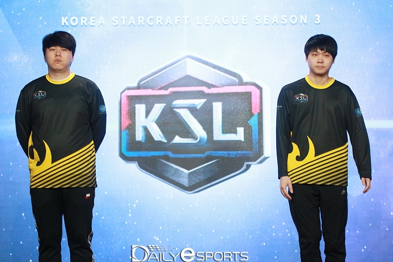 KSL 시즌4 개막일에 맞붙는 송병구(왼쪽)와 변현제.