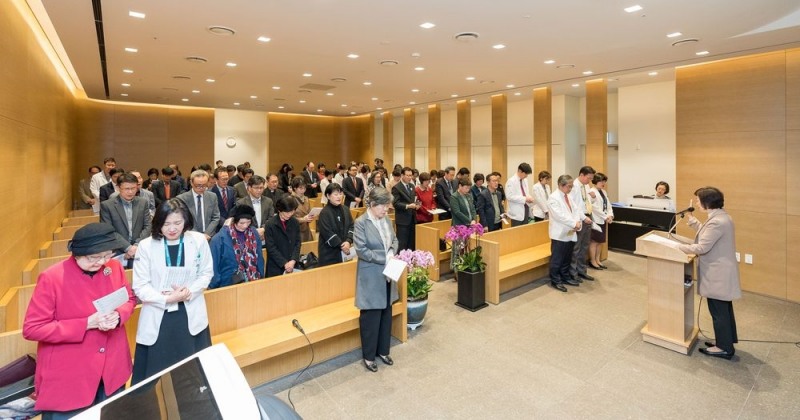 지난 10월 31일 이대서울병원 3층 방주교회에서 개최된 ‘보구녀관 개관 132주년 기념 비전 세미나’에서 참석자들이 세미나 전 예배를 하고 있다. 