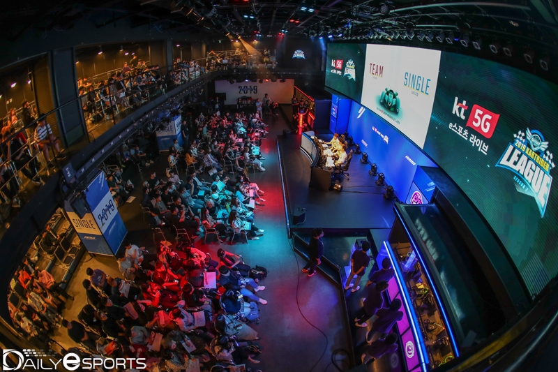 카트라이더 리그가 진행되고 있는 넥슨 아레나.