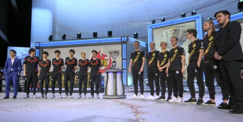 2019년 롤드컵 결승전에서 맞붙는 펀플러스 피닉스(왼쪽)과 G2 e스포츠(사진=생중계 화면 캡처).