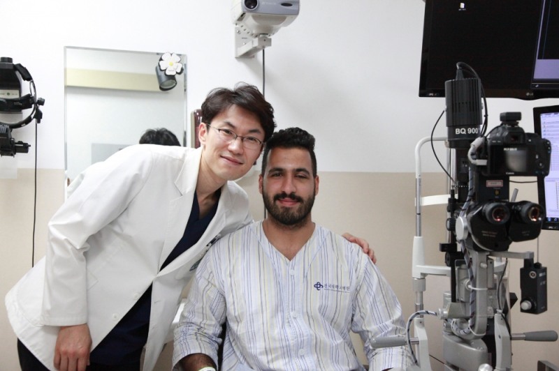 건국대병원, 포탄 파편에 눈 잃은 이라크 청년 무료수술 진행