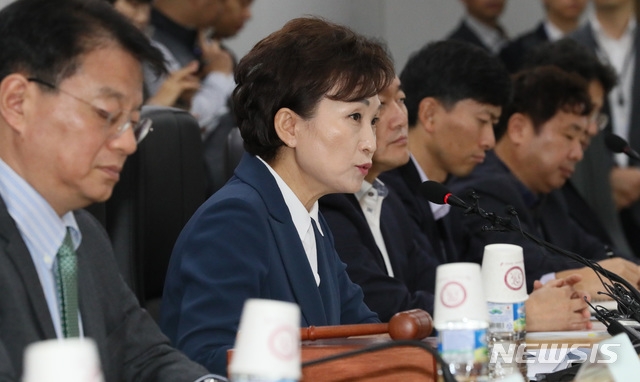 부동산정책 "공정과세 기틀" 긍정평가 속 '불통정부' 논란도