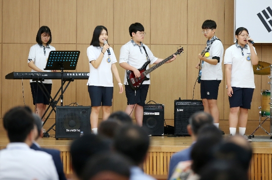 전남교육청 9월 월례조회 목포영화중 시나브로팀 공연 모습/사진=도교육청
