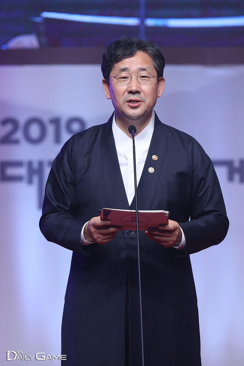 [포토] 2019 게임대상 무대 오른 박양우 문체부 장관