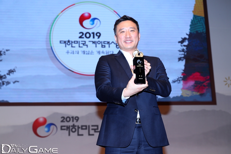 지원길 스마일게이트RPG 대표.