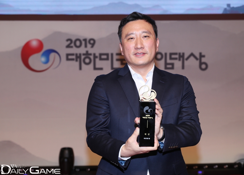 [포토] 지원길 스마일게이트RPG 대표 '2019 대한민국 게임대상 6관왕'