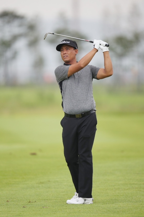 올 시즌부터 양손 모두 장갑을 착용하고 플레이하는 김재호. 사진=KPGA 제공