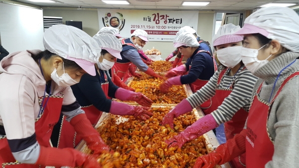 정서진 중앙시장, '외국인과 함께하는 김장파티' 열어