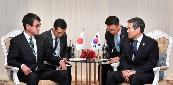 한일 국방장관 회담,평행선으로 끝나