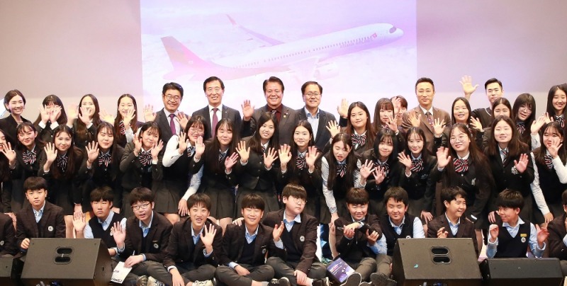 아시아나 한창수 사장, '교육기부 3000회' 기념 특강