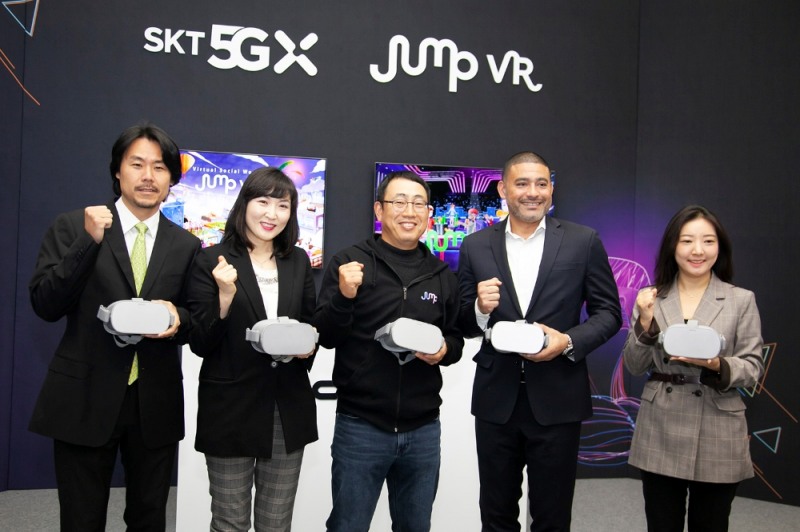 (왼쪽부터) 카카오VX 이종석 사업본부장, SK텔레콤 전진수 5GX서비스사업단장, SK텔레콤 유영상