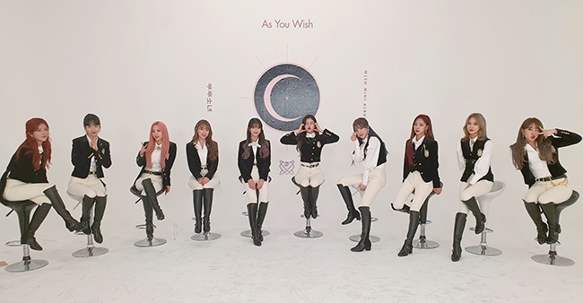 우주소녀, V 라이브 '컴백 쇼'서 걸크러시 신곡 '이루리' 무대 최초 공개