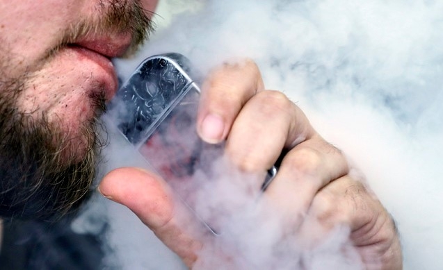 美 의사협회 "전자담배·흡연기구 판매 즉각 전면 금지하라"