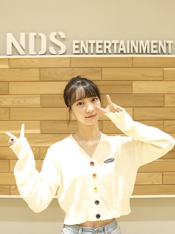 오마이걸 비니, 웹드라마 ‘귀신과 산다’ 출연…귀신 에피소드 담는 엉뚱발랄 BJ 변신