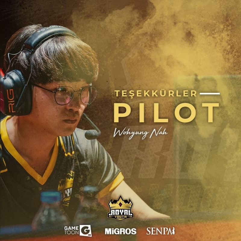 '파일럿' 나우형과의 결별을 알린 로열 유스의 SNS 사진.