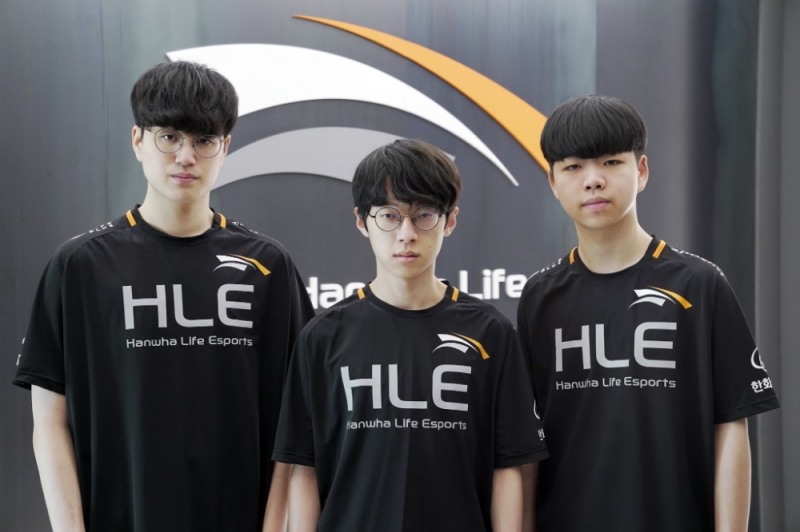 한화생명e스포츠에 합류한 '템트' 강명구(왼쪽)과 '제니트' 전태권(가운데), '비스타' 오효성(사진=팀 공식 SNS).