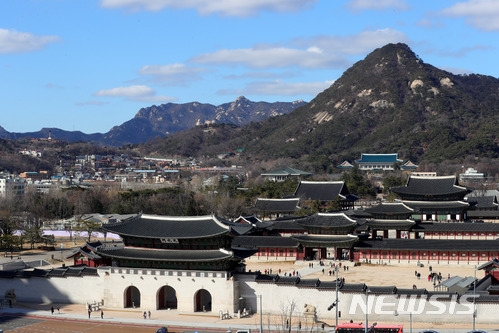 '북악산, 53년만에 시민 품으로'…靑, 2022년까지 전면 개방