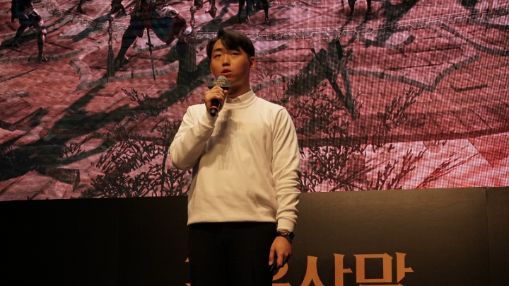 조용민 모바일 총괄 PD가 신규 업데이트를 발표하고 있다(사진제공=펄어비스).