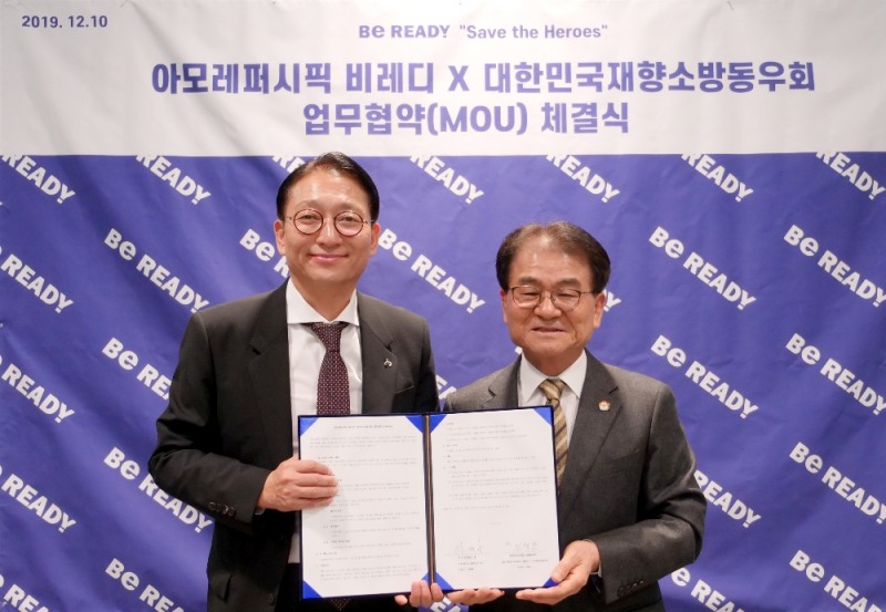 사진설명 : 좌) 아모레퍼시픽 대표이사 안세홍 사장 / 우) 대한민국재향소방동우회 김철종 상임고문