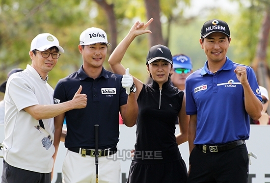 제2회 휴온스 셀러브리티 프로암에서 (왼쪽부터)박학기, 이근호, 이본, 문경준. 사진=마니아리포트 DB