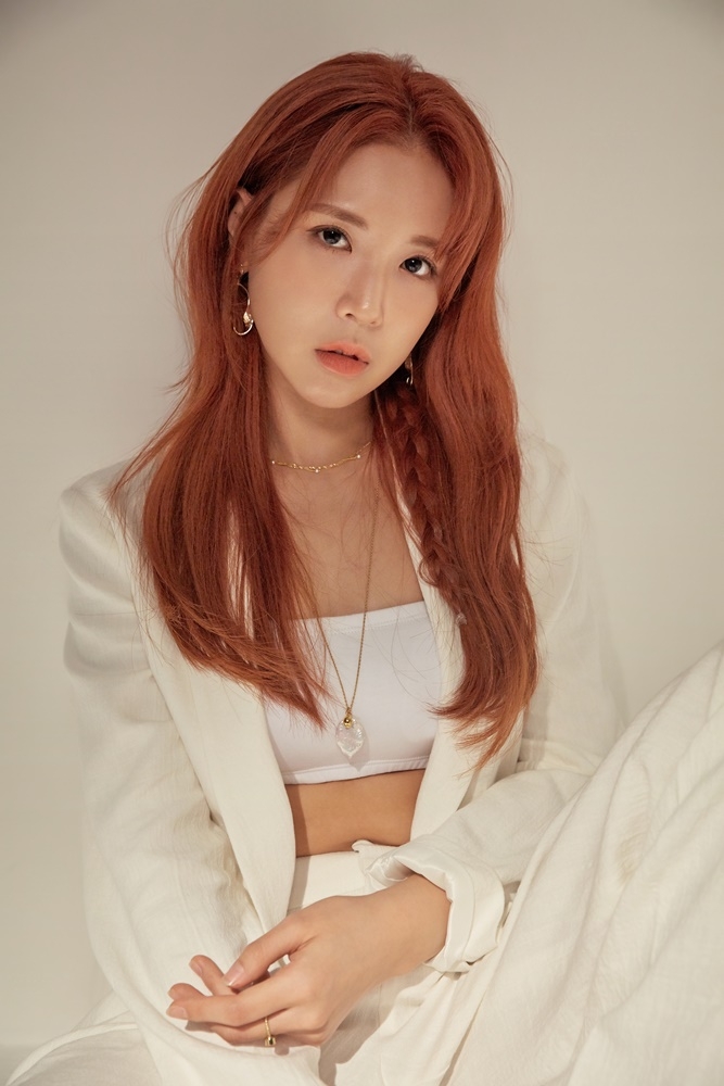 싱어송라이터 EB, 빌리어코스티와 함께 한 ‘시소’ 커버 이미지 공개