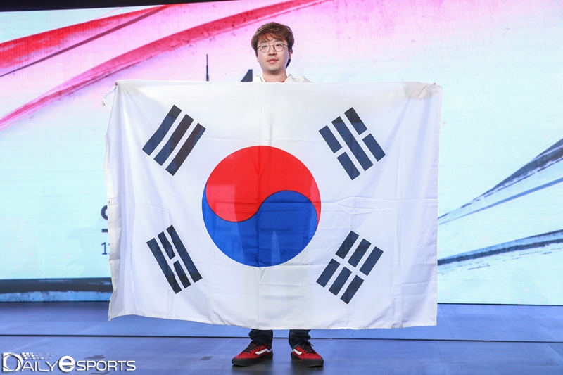 철권7 금메달을 차지한 한국 대표 '무릎' 배재민.