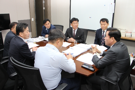 강인규 나주시장이 지난 11월 13일 국회 예결위 소속 손금주, 서삼석, 송갑석, 김현권 의원실을 방문, 내년 주요 현안사업에 대한 국비 예산을 적극 요청 하고 있다./사진=나주시