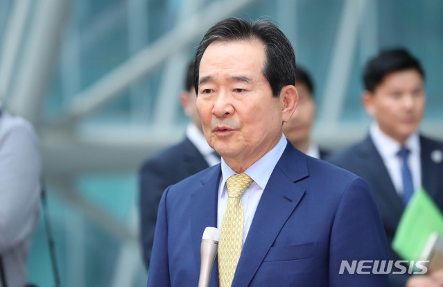 정세균 국무총리 후보자가 17일 오후 서울 여의도 국회 의원회관에서 소감을 밝히고 있다.