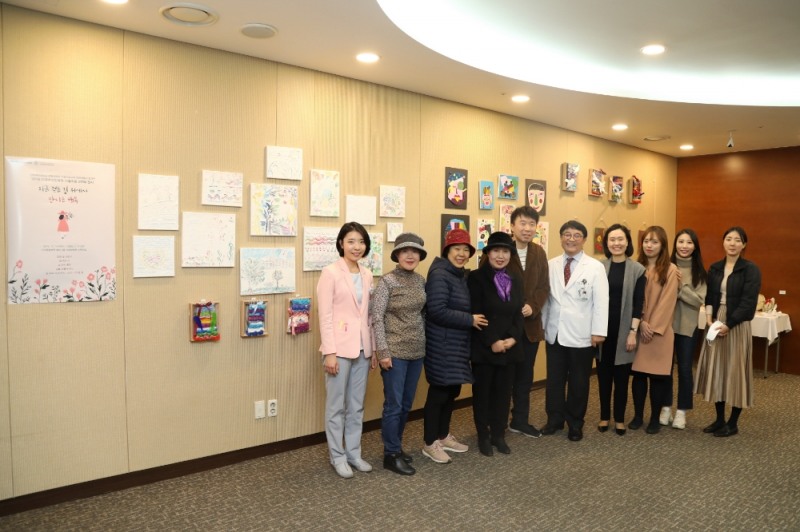 이대여성암병원, 미술치료 작품 전시회 개최
