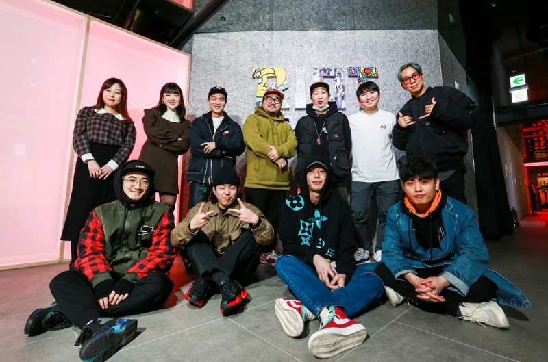 롤 인베이드 아트에 참가한 작가들(사진=라이엇 게임즈 제공).