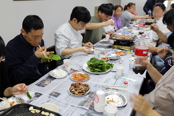 육시리, 연말 맞아 ‘동방아동재활원 근로자 위한 삼겹살 파티’ 진행