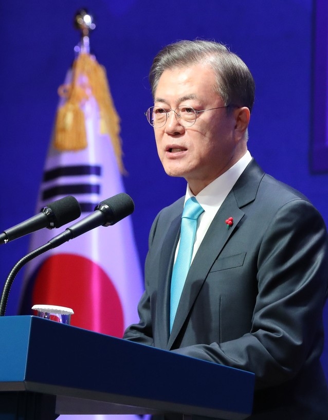 문재인 대통령이 지난 2일 오전 서울시 중구 대한상공회의소 국제회의장에서 열린 2020 경자년 신년회에 참석하여 신년사를 하고 있다.