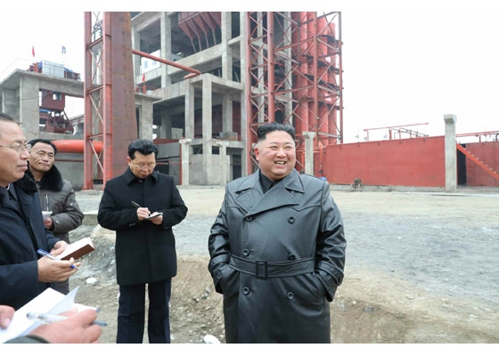 북한 노동신문은 &quot;김정은 국무위원장이 순천린비료공장건설현장을 현지지도 했다&quot;고 7일 보도했다.