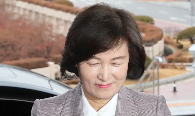 추미애 법무부 장관이 8일 오전 경기도 정부과천청사로 출근하고 있다.