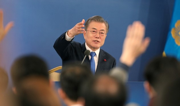 문재인 대통령이 지난해 1월 청와대 영빈관에서 '2019 문재인 대통령 신년기자회견'을 갖고 질문자를 지명하고 있다. 2019.01.10.
