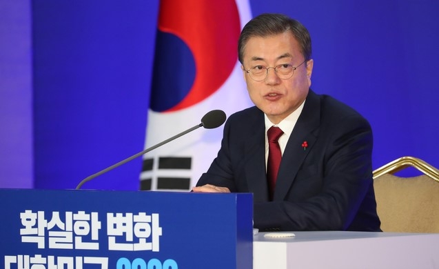 문재인 대통령이 지난 14일 청와대 영빈관에서 열린 2020 대통령 신년기자회견에 참석해 발언하고 있다.