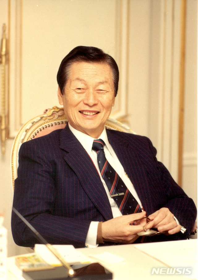 롯데그룹 창업주 신격호 명예회장이 19일 별세했다. 향년 99세.